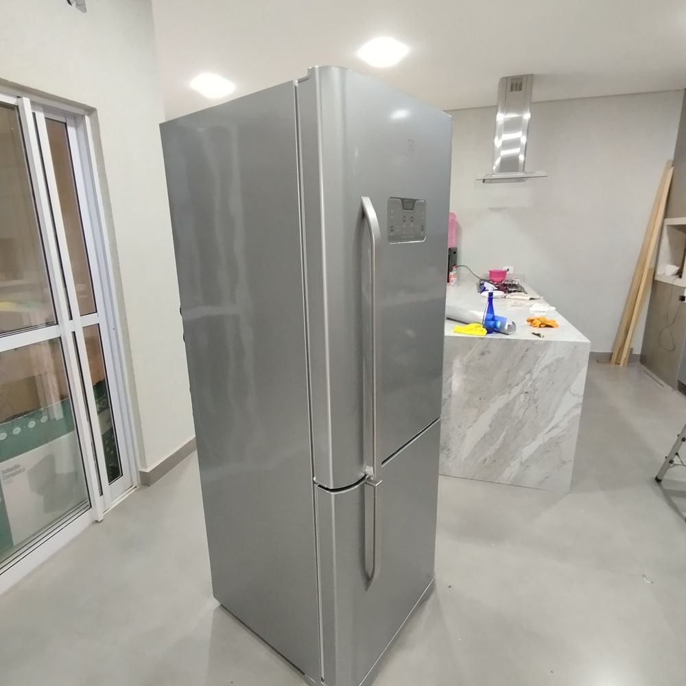 Geladeira inox antes do envelopamento